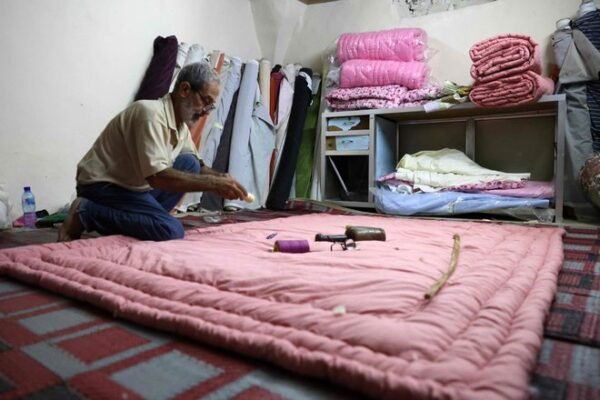 بالصور: الأزمة الاقتصادية تنعش سوق الحرف اليدوية في لبنان