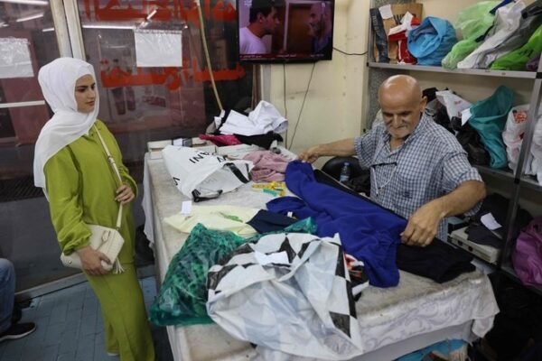 بالصور: الأزمة الاقتصادية تنعش سوق الحرف اليدوية في لبنان