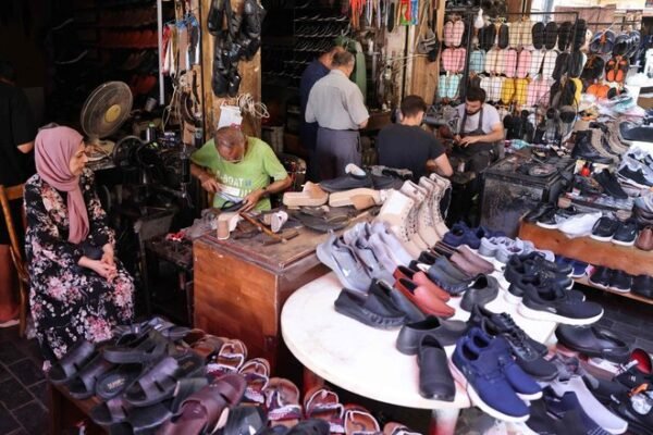 بالصور: الأزمة الاقتصادية تنعش سوق الحرف اليدوية في لبنان