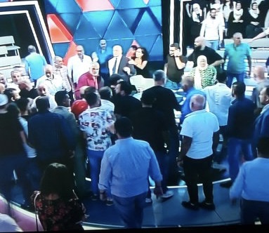بالفيديو: اشكال بين وهاب وابو فاضل وبرنامج صار الوقت يتحول الى حلبة مصارعة 1 بالفيديو: اشكال بين وهاب وابو فاضل وبرنامج صار الوقت يتحول الى حلبة مصارعة