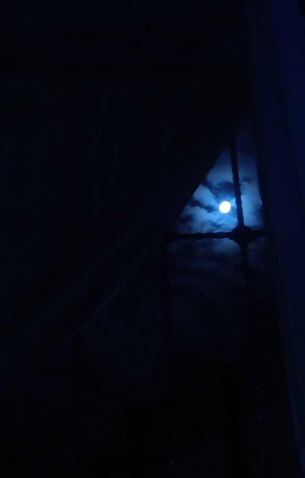 القمر الأزرق