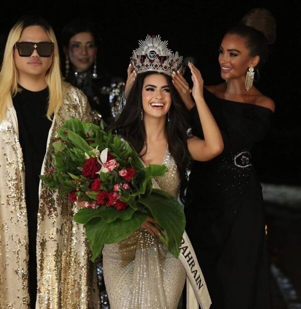 بالصور: البحرينية الأمريكية لجين يعقوب بلقب ملكة جمال الكون تثير الجدل 2 بالصور: البحرينية الأمريكية لجين يعقوب بلقب ملكة جمال الكون تثير الجدل
