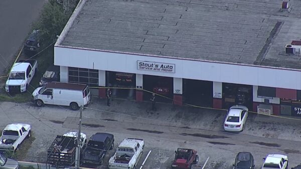 UPDATE: shooting at a auto shop.. the shooter is still at large 1 Largo fl