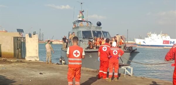تحديث: غرق مركب انطلق من الشواطئ اللبنانية على متنه 125 شخصا 1 تحديث: غرق مركب انطلق من الشواطئ اللبنانية على متنه 125 شخصا