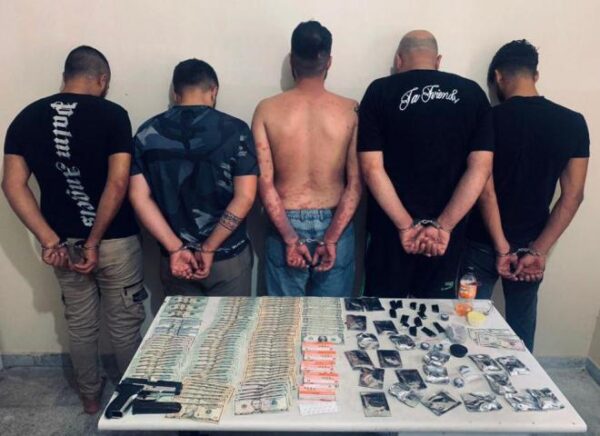  توقيف شبكة من 4 سوريين ولبناني تنشط بنقل الممنوعات من البقاع وترويجها في بيروت