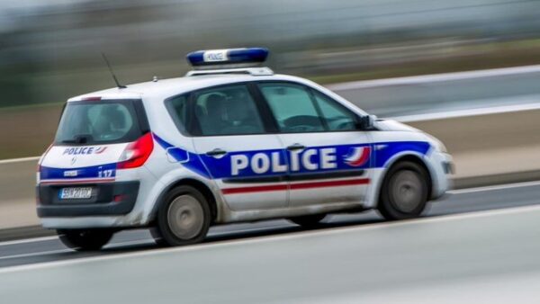 Yvelines: un véhicule fonce sur des policiers le conducteur blessé 1 Yvelines: un véhicule fonce sur des policiers le conducteur blessé