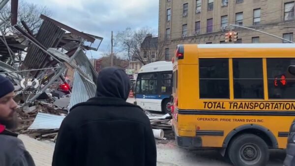 Video: INJURIES UNKNOWN AFTER PARTIAL SIX-STORY BUILDING COLLAPSE IN ...