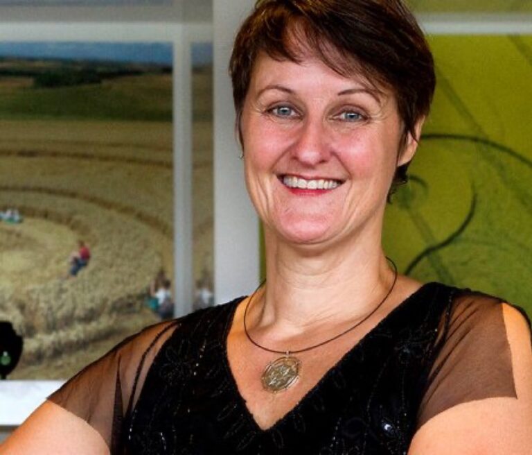 Filmmaker Janet Ossebaard has been found dead via suicide – Cedar News