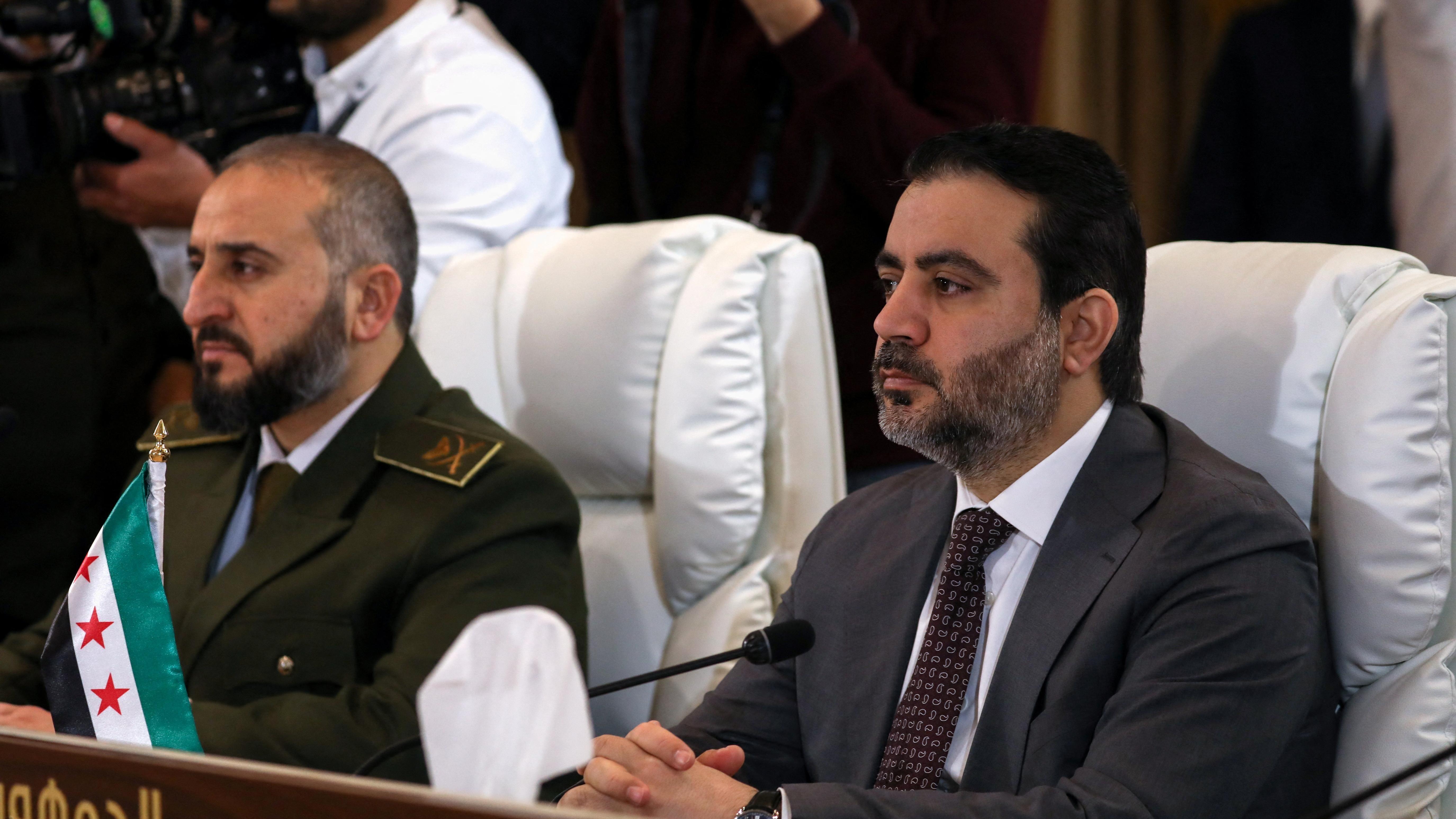 الشرع يشكل لجنة للتحقيق بـ "أحداث الساحل السوري"، واجتماع دول جوار سوريا يتفق على حفظ أمنها 2 صورة لوزير الخارجية في الحكومة الانتقالية السورية، أسعد الشيباني.