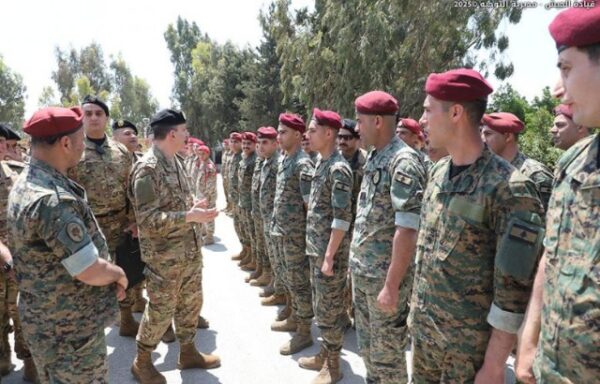 بالصور: قائد الجيش يتفقد لواء المشاة السابع في مرجعيون ويقدم التعازي بالرقيب الأول الشهيد جودات نورا 1 مرجعيون