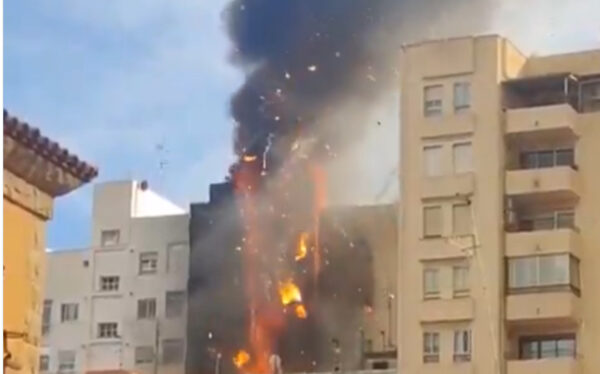 VIDEO: Apartment building fire ongoing in Castellón, Spain 1 VIDEO: Apartment building fire ongoing in Castellón, Spain