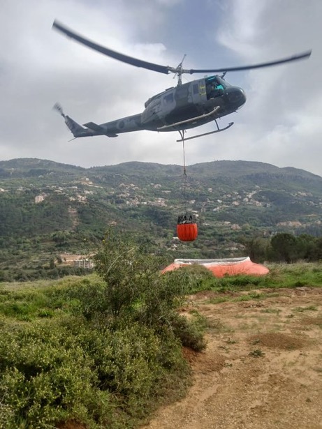 بالفيديو والصور: من الجو والبر.. جهود جبّارة لإخماد نيران رمحالا 1 بالفيديو والصور: من الجو والبر.. جهود جبّارة لإخماد نيران رمحالا