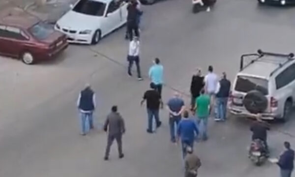فيديو لاشكال بين سوريين ولبنانيين في الفنار - المتن 1 فيديو لاشكال بين سوريين ولبنانيين في الفنار - المتن