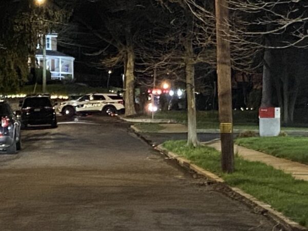 VIDEO: Gunman shoots police officer after crash in Pennsylvania 1 VIDEO: Gunman shoots police officer after crash in Pennsylvania