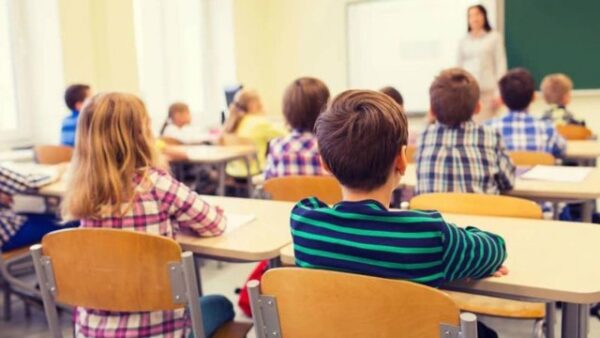 مطالب بتعديل أجر الساعة للمعلمين المتعاقدين لتعزيز العدالة وتحفيز حملة الشهادات العليا 1 المعلمين المتعاقدين