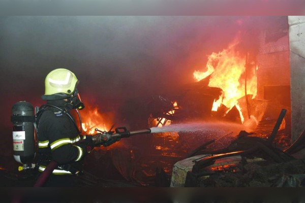 حريق يلتهم شقة في طرابلس ويخلف دخاناً كثيفاً واحتجاز أشخاص 1 طرابلس