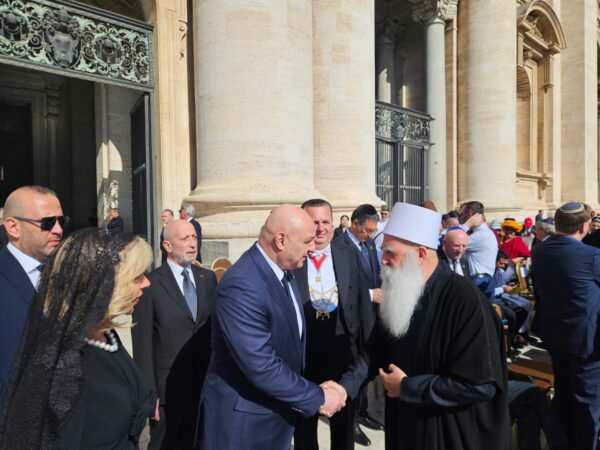 رئاسة الجمهورية ترد على صورة مفبركة: لا لقاء مع ممثل دروز إسرائيل والحقائق لا تُحرّف! 1 رئاسة الجمهورية ترد على صورة مفبركة: لا لقاء مع ممثل دروز إسرائيل والحقائق لا تُحرّف!
