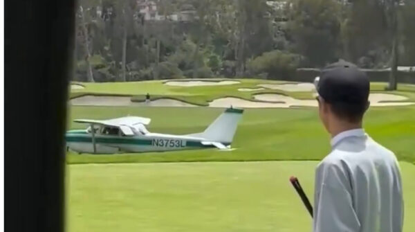 VIDEO: A small Cessna Plane makes an emergency landing at a private golf course in Los Angeles, CA 1 VIDEO: A small Cessna Plane makes an emergency landing at a private golf course in Los Angeles, CA