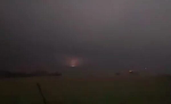 VIDEO: Large tornado on the ground near Greensburg, Kansas 1 VIDEO: Large tornado on the ground near Greensburg, Kansas