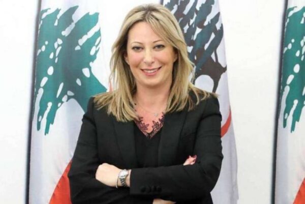 غادة أيوب: الحزب يحتل أراضي جزين و”التيار” حصان طروادة لمشروع الممانعة 1 غادة أيوب: الحزب يحتل أراضي جزين و”التيار” حصان طروادة لمشروع الممانعة