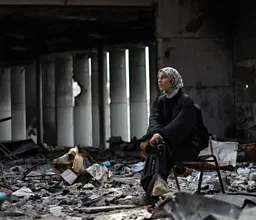 بودكاست: من هي المصورة فاطمة حسونة التي عرفت بـ"عين غزة"؟