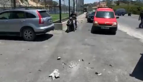 بالفيديو: استهداف سيارة «رابيد» على طريق العباسية 1 بالفيديو: استهداف سيارة «رابيد» على طريق العباسية
