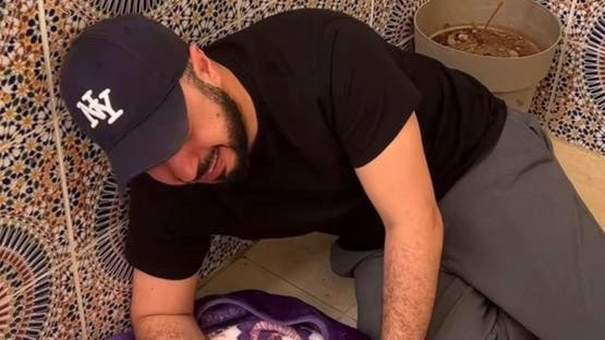 الفنان بدر سلطان يثير الجدل بعد وفاة كلبه ماو وجنازته المزعومة 1 الفنان بدر سلطان يثير الجدل بعد وفاة كلبه ماو وجنازته المزعومة