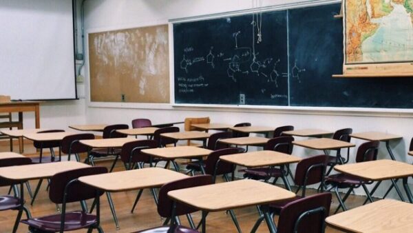 قرار إقفال ثانوية تنورين يثير غضب الأهالي والتجمعات المحلية 1 تنورين