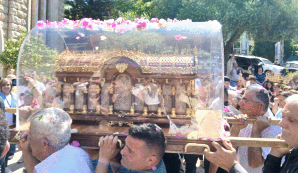 ذخائر القديسة تريزيا الطفل يسوع تحلّ في جبيل وسط استقبال روحي مهيب 1 ذخائر القديسة تريزيا الطفل يسوع تحلّ في جبيل وسط استقبال روحي مهيب
