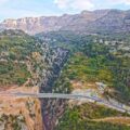 شبان عالقون تحت جسر نمرين في الضنية يوجهون نداء استغاثة