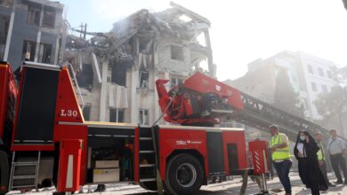 إسرائيل تستهدف مواقع نووية إيرانية وقادة عسكريين في هجوم كبير، وخامنئي يتوعّد بـ"عقاب شديد"