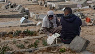 عشرات القتلى في غزة في ثاني أيام العيد، بينهم 5 أثناء محاولتهم الحصول على مساعدات