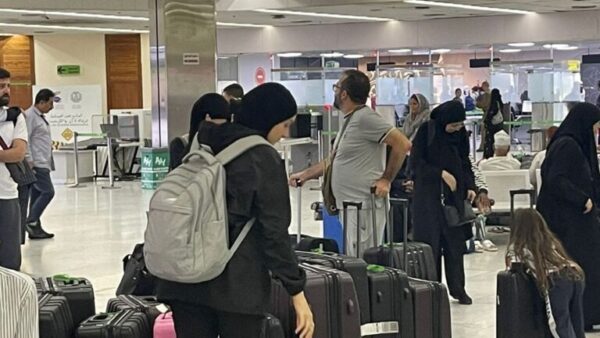 عودة اللبنانيين العالقين: الخارجية تتحرّك وسط أزمة الطيران 1 عودة اللبنانيين العالقين: الخارجية تتحرّك وسط أزمة الطيران