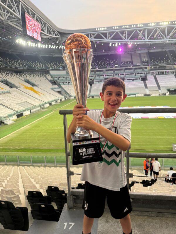 راين أبي نجم يتألّق عالمياً ويفوز ببطولة كأس العالم لأكاديميات جوفنتوس 1 راين أبي نجم