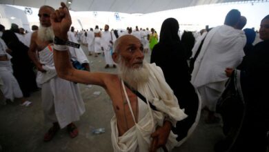 الحجاج يواصلون رمي الجمرات في أيام التشريق، والسلطات تدعو المتعجّلين للبقاء في المخيمات