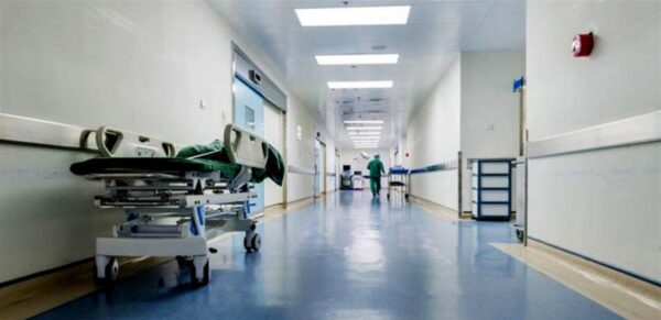 وزير الصحة يتدخل بعد اعتداء عنيف على طبيب طوارئ في طرابلس: أمن المستشفيات خط أحمر 1 وزير الصحة يتدخل بعد اعتداء عنيف على طبيب طوارئ في طرابلس: أمن المستشفيات خط أحمر