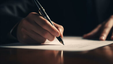همس في الكواليس: وزير المال يؤخر توقيعات بضغط من مرجعية رفيعة لتمرير مطالب