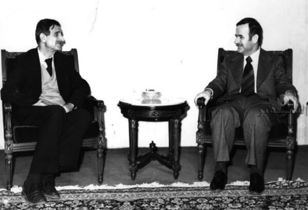 كتاب جديد يشعل مواجهة بين المختارة والجاهلية حول محاضر لقاء الأسد وجنبلاط 1 كتاب جديد يشعل مواجهة بين المختارة والجاهلية حول محاضر لقاء الأسد وجنبلاط