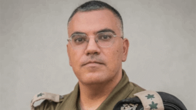 أدرعي ينشر محادثة لبنانية عقب الغارات على الضاحية ويعلق على "بيئة الحزب"