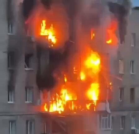بالفيديو: مُسيرة روسية تستهدف مقر يتجمع فيه ضباط الناتو وزيلينسكي 1 بالفيديو: مُسيرة روسية تستهدف مقر يتجمع فيه ضباط الناتو وزيلينسكي