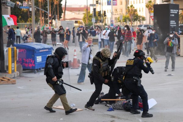 VIDEO: DHS and National Guard Clash With Protesters Outside Federal Property in Los Angeles 1 VIDEO: DHS and National Guard Clash With Protesters Outside Federal Property in Los Angeles