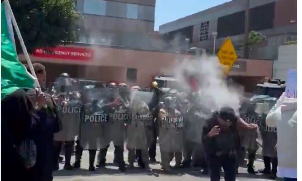 VIDEO: Clashes Erupt Outside LA Federal Detention Center Amid Heavy Security Presence 1 VIDEO: Clashes Erupt Outside LA Federal Detention Center Amid Heavy Security Presence
