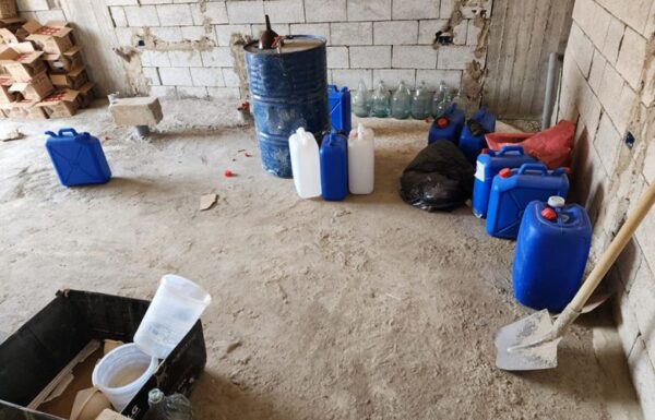 بالصور: عمليات دهم وتوقيف أشخاص بجرم إطلاق النار وضبط معدات ومواد لتصنيع الكبتاغون 1 بالصور: عمليات دهم وتوقيف أشخاص بجرم إطلاق النار وضبط معدات ومواد لتصنيع الكبتاغون