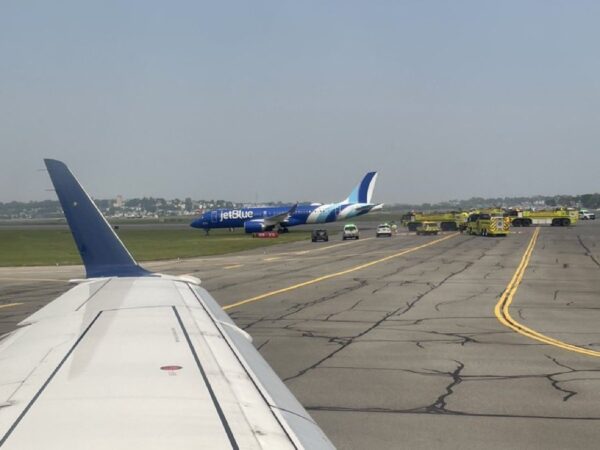 JetBlue flight 312 from Chicago went off the runway onto grass at Boston Logan Airport 1 JetBlue flight 312 from Chicago went off the runway onto grass at Boston Logan Airport