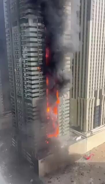 VIDEO: A massive fire broke out in a skyscraper in Dubai 1 VIDEO: A massive fire broke out in a skyscraper in Dubai