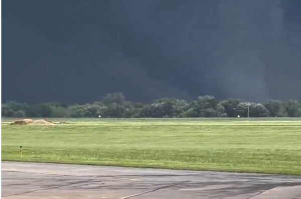 Tornado Touches Down in Jacksonville, Illinois — Captured on Video 1 Tornado Touches Down in Jacksonville, Illinois — Captured on Video