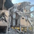 بالصورة: أضرار كبيرة لحقت بعدة مبانٍ في مدينة حولون جنوب تل أبيب