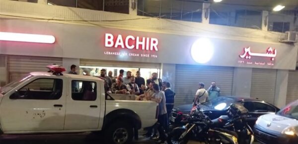 جريمة قتل في الأشرفية: سوري يقتل سوري داخل محل "بوظة بشير" ويُخفي الجثة في البراد 1 جريمة قتل في الأشرفية: سوري يقتل سوري داخل محل "بوظة بشير" ويُخفي الجثة في البراد