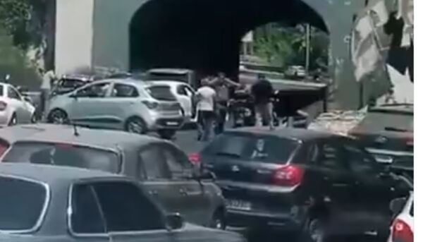 بالفيديو: تصادم بين 6 سيارات على طريق نهر الكلب 1 بالفيديو: تصادم بين 6 سيارات على طريق نهر الكلب