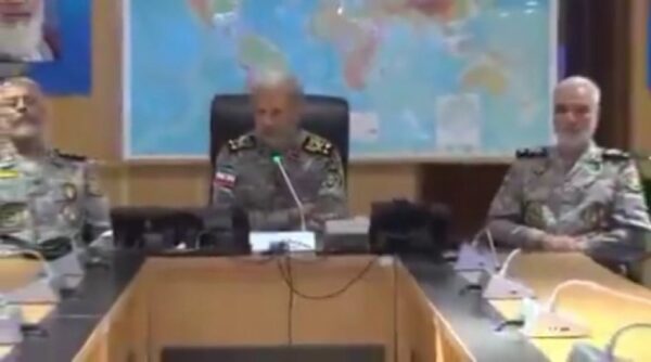 قائد الجيش الإيراني: أمريكا ستتلقى ردا حاسما كما فعلنا سابقا 1 قائد الجيش الإيراني: أمريكا ستتلقى ردا حاسما كما فعلنا سابقا